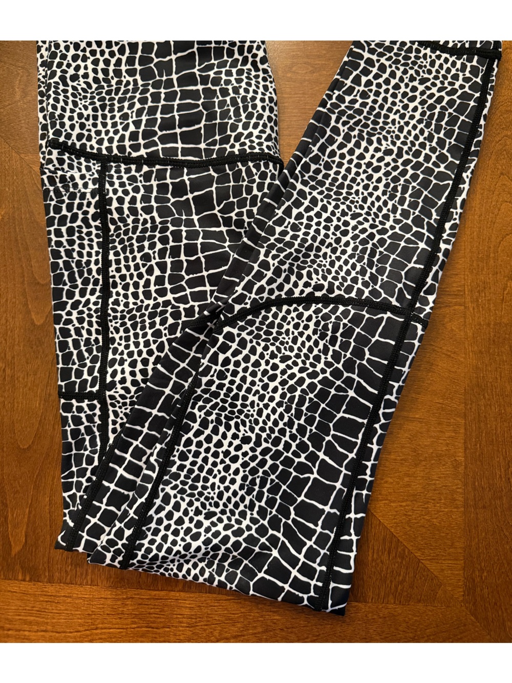 Feed Me Fight Me Animal print black & white Leggings size Large